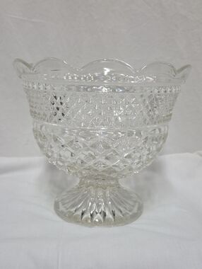 Anchor Hocking Wexford (Aka Criss Cross) Footed Fruit Bowl